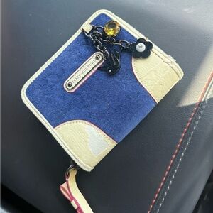 Rare Vintage Y2K Juicy Couture Blue and Cream Women's Wallet